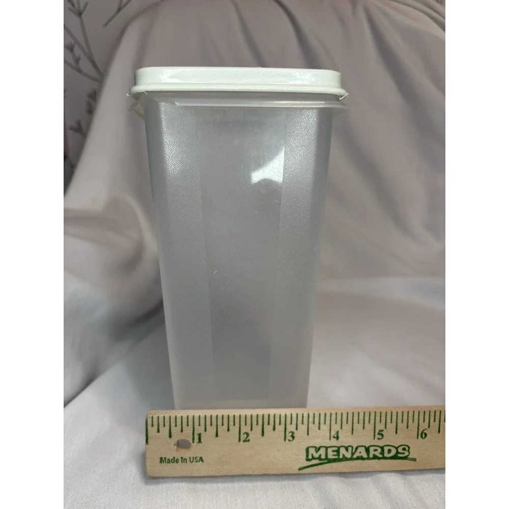 VTGRubbermaid Servin Saver 13 Cups Clear Plastic Cereal Container White Snap Lid